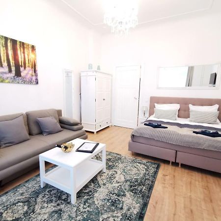 Kvh By Rockchair Apartments L Superhost Status L Boxspringbett Am Schloss Charlottenburg Welcomes You! Berlim Exterior foto