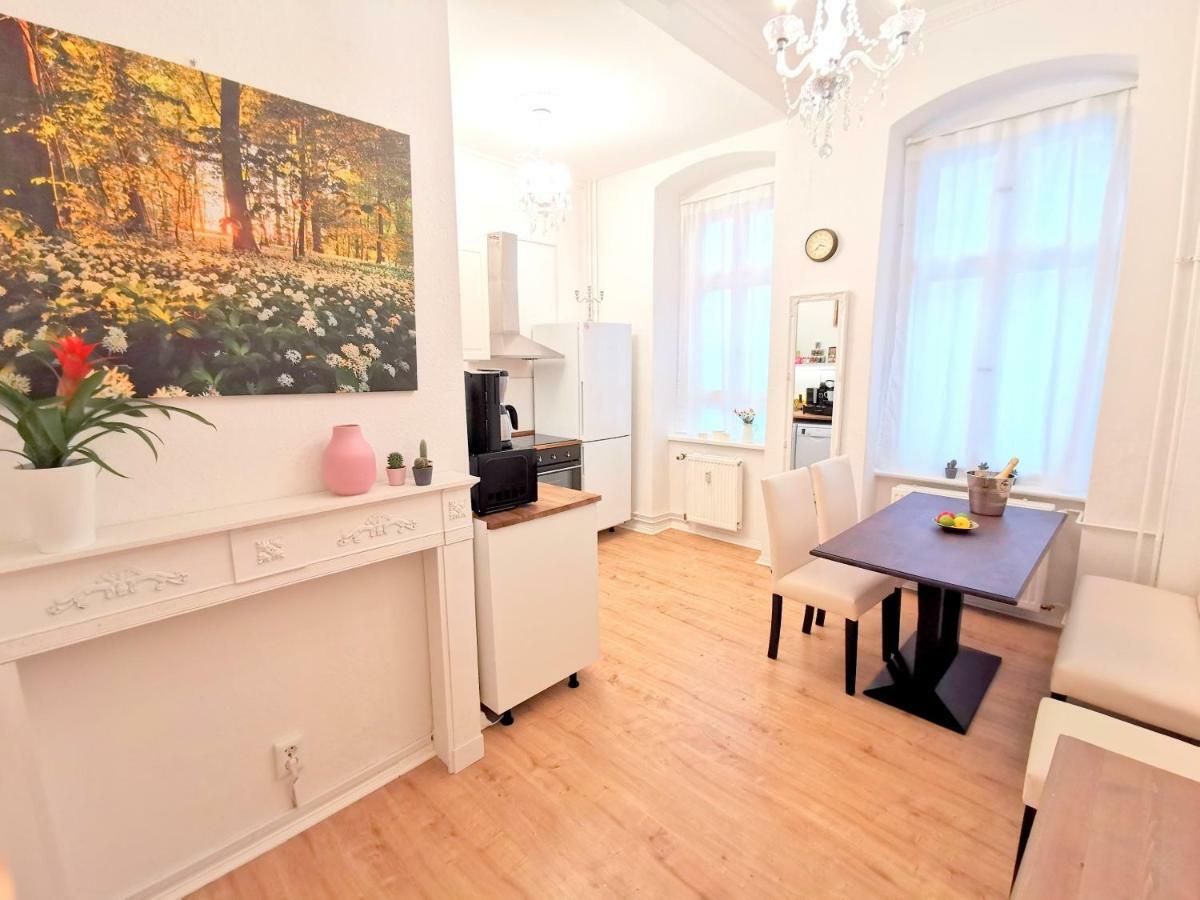 Kvh By Rockchair Apartments L Superhost Status L Boxspringbett Am Schloss Charlottenburg Welcomes You! Berlim Exterior foto